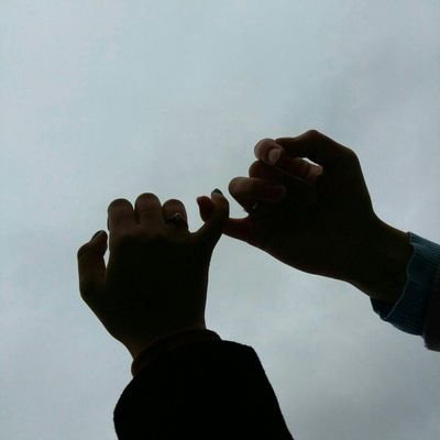 -يُختبئ فِي ‌قلبي حُلم ‌وأمنِية وإنت.💛
