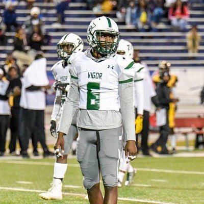 6’0 210 Linebacker for Vigor high school /4.5 in the 40 yard dash