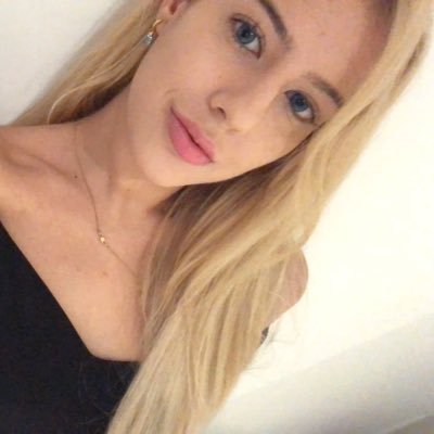 claudianiculae9's profile picture. 