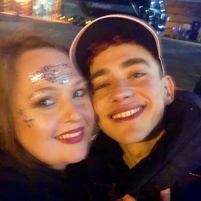 kewey's profile picture. Musician, brain case, Girly girl. Just me!