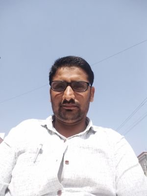 LdbydFW0xZwh4p1's profile picture. लहरो से डरकर नौका पार नही होती और कोशिश करने वालों की कभी हार नही होती