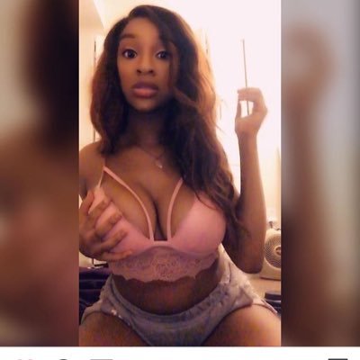 SimplyRee__'s profile picture. Pagee Got Hacked 🙄 Follow The New Wave 💋 | DMV Artist ✨ ,& A Bomb Ass Stoner 🍃