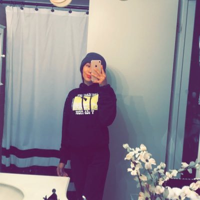 ogqueeneek's profile picture. 🌊