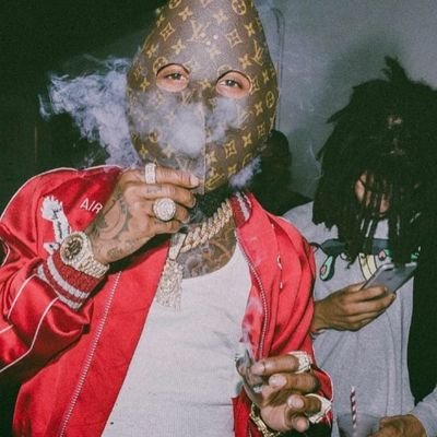 Tzuky3's profile picture. Niggah mit Yeezys und nem BBC cheatet in Minecraft