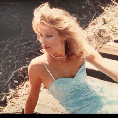 Poet, Artist, Cowgirl, Paint with Words, Sculpt with the Heart, Sing with Love #amwriting #ReallyGoodPoetry #Write #Love https://t.co/Tt4o02s6Qw