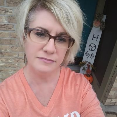 melperk478's profile picture. teacher embracing midlife