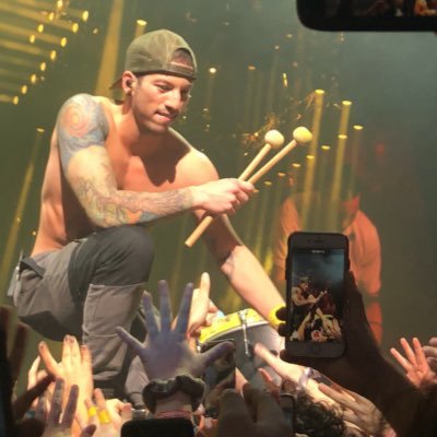 alli_spond's profile picture. i only have this app to follow tyler and josh