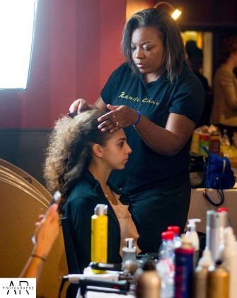 CoiffureKitoko's profile picture. Hairstylist & make up Artist events

Créatrice de la marque de cosmétiques naturelle fabriquées en France KandiChaï cosmetics