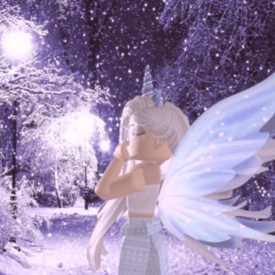 FlakeLexi's profile picture. ❄️🎄Heyy guys in this account ima be spilling some tea on Royale high and more!🎄❄️