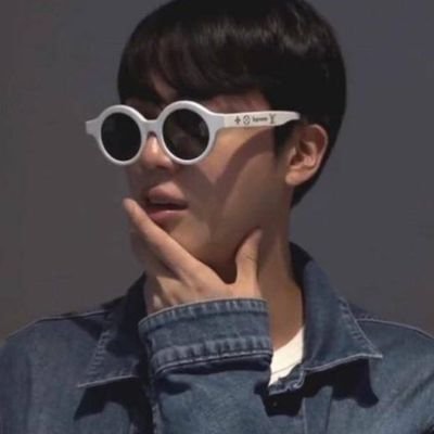 clwrds's profile picture. 🌚