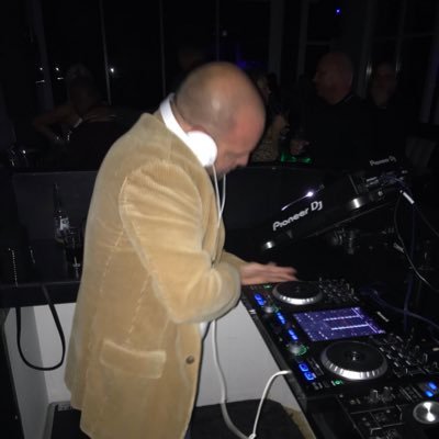 Old skool' house & garage' dj. #TTID #yidforlife.         owner of SLM Plastering https://t.co/nBfkE8Spoo
