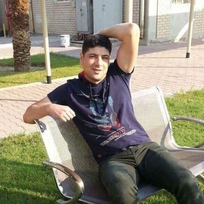 انت ممكن تبعد عني ، بس مين يبعدني عنك ، انت عايش جوه حضني ، انت جوايه وبحبك ،،،،