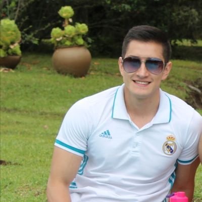 Gymlover, biker, football player.
Amante de las letras, los perritos y las aulas.
Mercadeo y negocios internacionales
Utadeo, UMariana
Instagram: alexmonte91