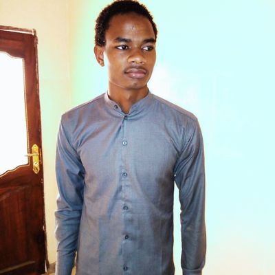 MaxLam52319147's profile picture. Etudiant en communication à l'université Gaston Berger de Saint louis.                     #tu veux comprendre mes blessures ,regarde ou sont mes pansements.