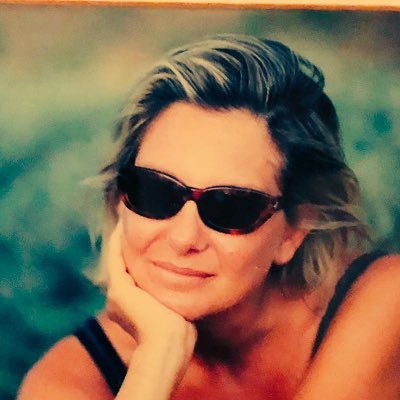 Prof di Italiano che qui twitta consigli di lettura agli allievi e su @La_Stampa @TorinoSette scrive di teatro e danza