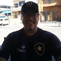 Botafoguense,portelense,casado e pai de três filhos