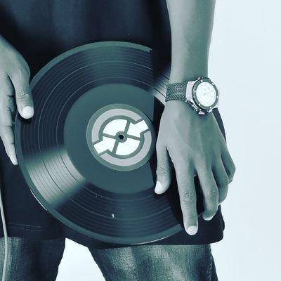 Hip-Hop/R&B, Soul & Reggae Spin Masta • Music Collector
• Music Enthusiast • Vinyl Crate Digga • Entreprenuer