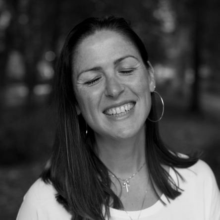 Verpleegkundig specialist I.O. proces begeleider, TeamCoach, facilitator, dochter, zus, partner van de liefste man op aarde en mama van 2 fantastische meiden.