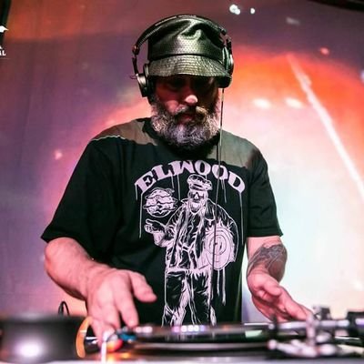 noisemaker... engineer/mixer/producer. I help people make cool records. Member of @superape + @mountelectric + #BlowYourHead