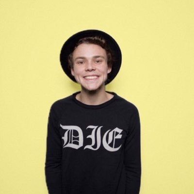 this is a free follow, go follow @morexash !!