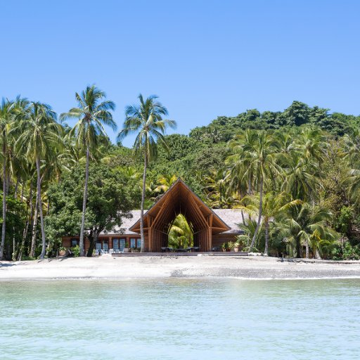 Private reserve & lodge off the coast of Panama, where 14 timeless islands, marine safaris & warm, luxurious hospitality awaken a spirit of adventure.