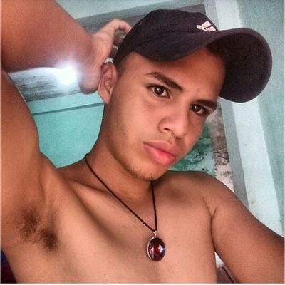 Estranhamente uma pessoa legal//bissexual 🌼// futuro artista ou arquiteto ❤