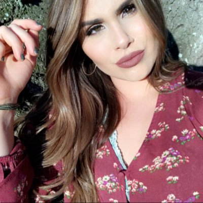 katelyndanaee's profile picture. You can’t base your life off of other people’s expectations. •ULL ‘21🌶 •CrossFitter🏋🏽‍♀️ •LXXXII Miss Crowley🌾👑