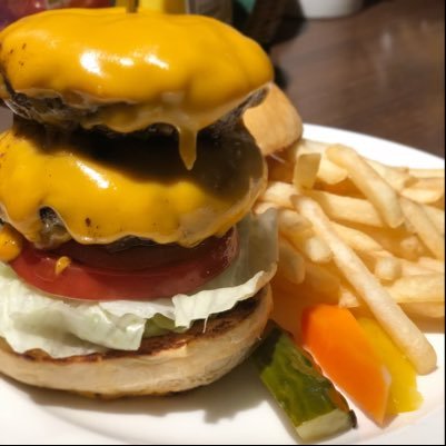 27s_Tsunas_2018's profile picture. 🍺クラフトビールと自家製ハンバーガーの店     🍔国産牛100％の粗挽きパティと自家製バンズが人気 🌭手作りソーセージとマッケンチーズも◎ 📍 神奈川県藤沢市湘南台駅から徒歩2分 📅 営業時間 17:00〜24:00(火曜定休時々月曜休)