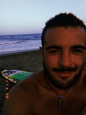Graduated in Economist// Surfer in process.
-No hay feo sin su gracia , ni galán sin su defecto-