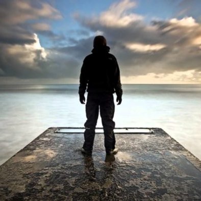 TatkArtShop's profile picture. ضِعْ وَجْهَكْ تَحْتَ أَشِعَّةِ الشَّمْس فَتُقَبِّّلُكْ بِكُلِّ لُطْف. كَمَا أُقَبِّّلُكْ أَنَا