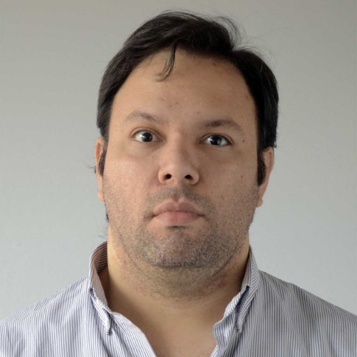 Papá. Esposo. Paraguayo. Le gusta la Internet y las computadoras. Aficionado de la Fotografía.