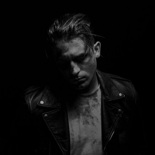 inmcrtal's profile picture. ( 🖇️ ) ; 𝐄𝐥 𝐦𝐚𝐥 𝐪𝐮𝐞𝐫𝐞𝐫. Hombre de raíces gitanas adicto al tabaco, fiel amante al sexo y de gustos oscuros. Líder de una banda de moteros. [♡;.].