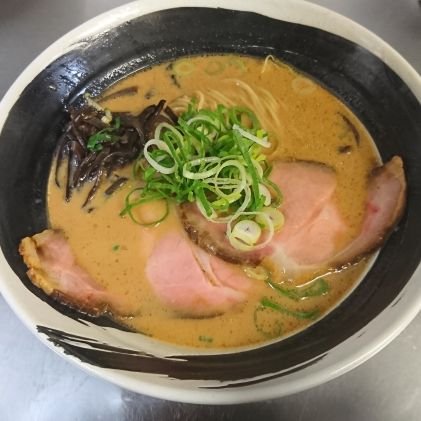 枚方茄子作にあるらーめん屋です。 自家製麺です。 ラーメン、つけ麺、油そばご用意しています。 駐車場完備、カウンター、テーブル、お座敷あります。 営業時間→11時～22時(21時45分L.O)。 電話→0728538238 住所→大阪府枚方市茄子作東町40 https://t.co/xXLuwjc3Oc