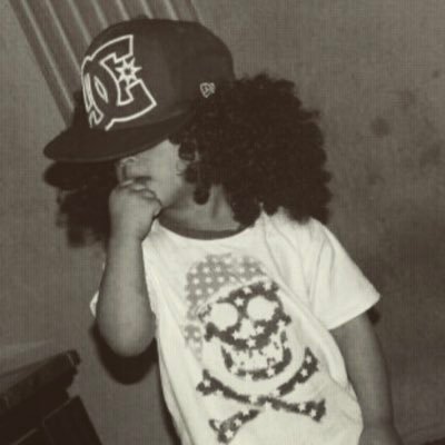 Wnlv4ACmlX2k0uw's profile picture. عاااابرون والدنياااا ليت لناااااا