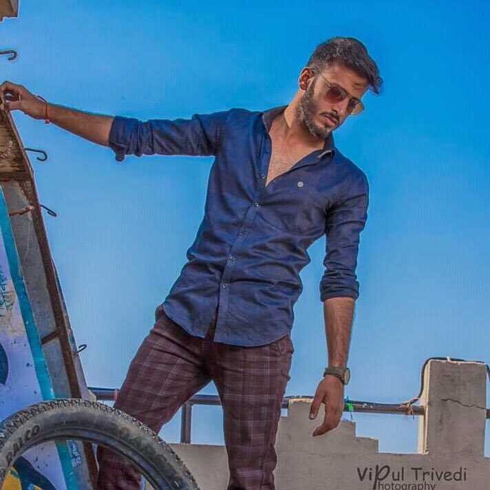 I am not superman or batman..But srk's Jabra fan😍😍❤️
