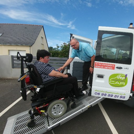 Nous proposons des services de transport pour les personnes à Mobilité Réduite #TPMR