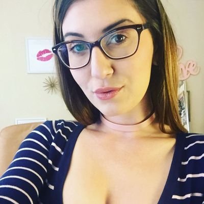 hello i'm a nice shy woman looking for new sensations of new discoveries ... i love life and i would love to learn a lot about others