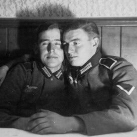 frankierulesall's profile picture. forever drifting, continually undecided