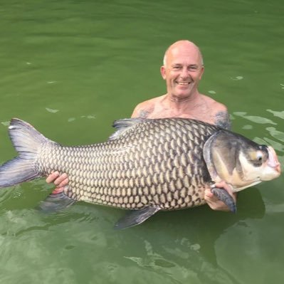 season ticket holder for leeds utd and a keen carp angler !! fav music classic rock like rush and journey.......