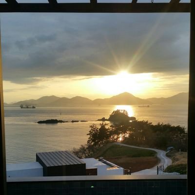 Invierno_al's profile picture. 식당은 주인이 만들고 싶은것을 만들고 먹고 싶은 사람이 찾는 곳.