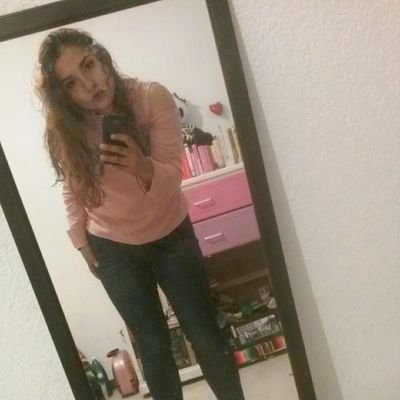 MarhaOrtega's profile picture. Haciendo historia, tú dile al envidioso que se acostumbre.