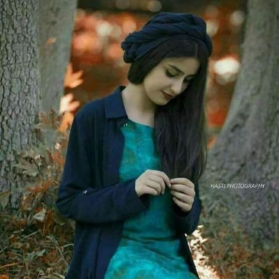 لماذا هو🌸
..
لانه يشبه اسناد راسي على نافذة سيارة تسير على طريق طوووويل!!!!♡~🕸🌸