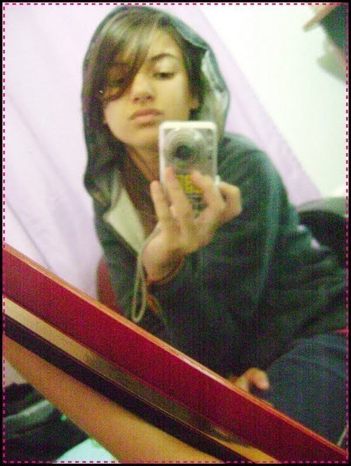 Eu pαro pαrα pensαr e vejo que
o que eu αchαvα que erα perfeito, não é tão perfeito αssim ;;
Essα vidα é umα montαnhαrussα.
Sobe & desce todo diα e mudαmos d