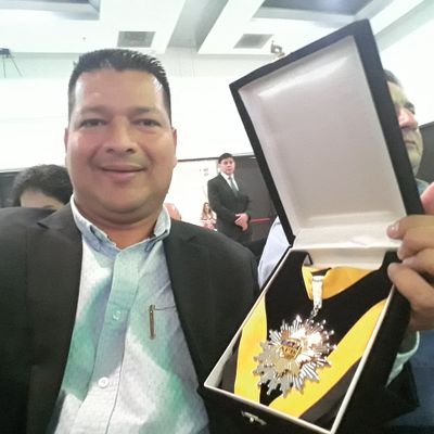 Barranqueño, periodista con 20 años de experiencia en radio, prensa, televisión y medios virtuales, soñador y con un gran sentido social.