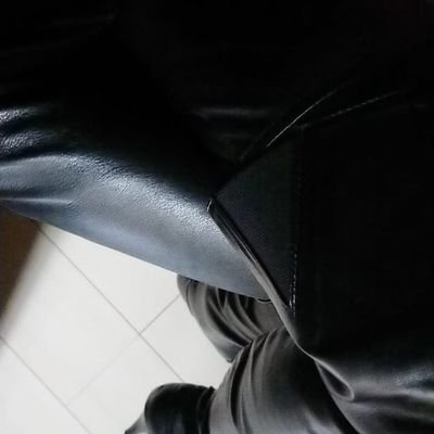 はじめまして❗本革   ニーハイブーツ サイハイブーツ
leather boots fetish leather pants leather jacket  欲しい物リスト♥️
https://t.co/kFnIg18JY3 https://t.co/ipgzH7q6pW