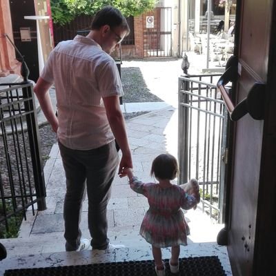 Op zoek naar waarheid en schoonheid.
Beetje politiek, beetje cultuur, beetje sport. Single dad met veel liefde voor een 5-jarige.