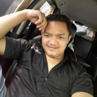 Ora kok polbek yo ora popo,lha wong aku iki guduk sopo_sopo...~lovelophelupeajhe~