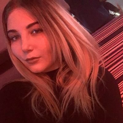 veronikava25's profile picture.