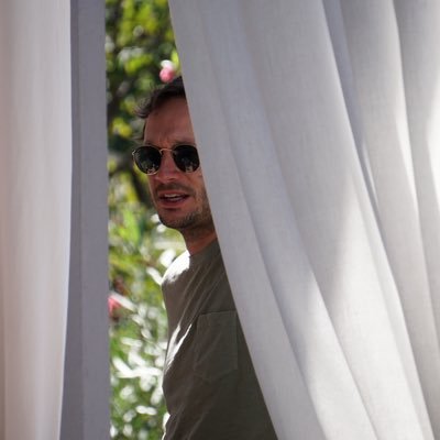 Aaron Ashmore Profile