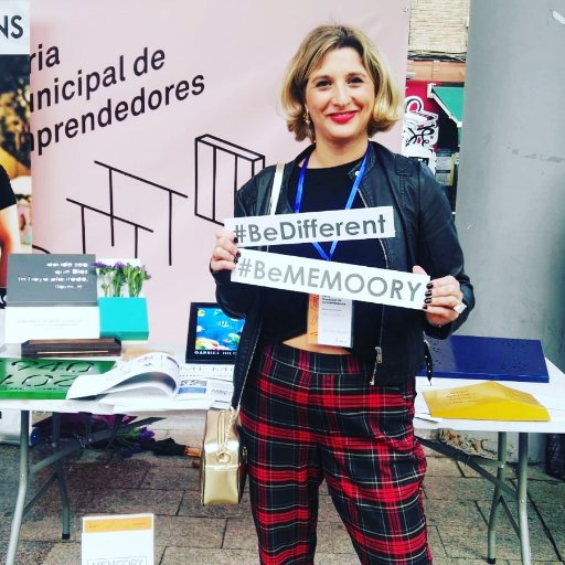 Arquitecta + Diseñadora de ESTELAS, lápidas y urnas en MEMOORY